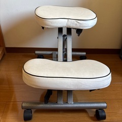 無料　引き取りに来てくださる方に　姿勢が良くなるいす椅子の画像
