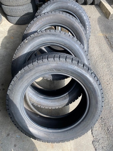 格安17インチスタッドレス　普通車などにおすすめ♪