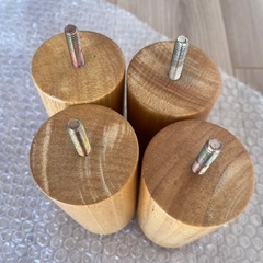 ベッドの脚のみの画像