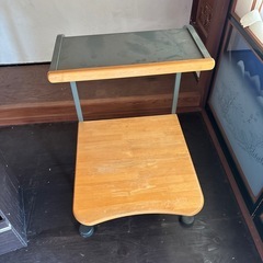 パソコンテーブルの画像