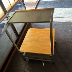 パソコンテーブルの画像