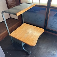 パソコンテーブルの画像