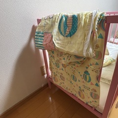 ベビーベッド、ベビー布団、シーツ　差し上げますの画像