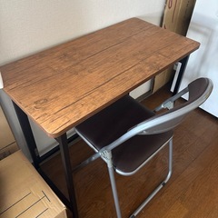 パイプ椅子（机とセットで）の画像