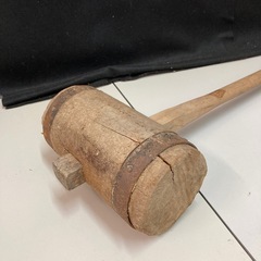 木製のハンマー　浅野木工所 金巻丸型掛矢 長さ約90cm 乾燥材料使用 ハンマーの画像