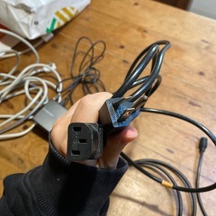 壊れた電子機器/ケーブル色々の画像