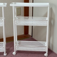 キャスター付き収納棚の画像