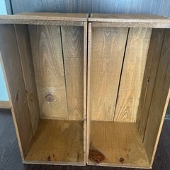 りんごの木箱の画像