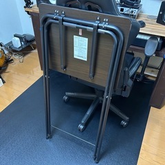 折りたたみテーブルの画像