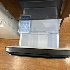 安心の6ヶ月保証付。【MITSUBISHI 2ドア冷蔵庫 MR-P15EE-KK 2019年製 146L】取りに来れる方限定。の画像