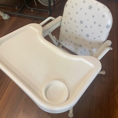 折りたたみできるローチェアの画像