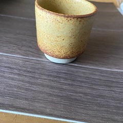 おちょこ　グラス　コップ　茶色　ぐい呑　瀬戸物　茶器　 酒器 茶道具　アンティーク　ベージュ　酒器　和風　 盃 ぐい呑み ぐい呑 猪口　ミニ花瓶　花瓶　生花　昭和レトロ　骨董　小物入れ　フラワーベースの画像