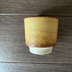 おちょこ　グラス　コップ　茶色　ぐい呑　瀬戸物　茶器　 酒器 茶道具　アンティーク　ベージュ　酒器　和風　 盃 ぐい呑み ぐい呑 猪口　ミニ花瓶　花瓶　生花　昭和レトロ　骨董　小物入れ　フラワーベースの画像