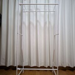 ホワイト スチール ランドリーラック (洗濯機上収納/幅60～80cm調整可)の画像