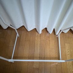 ホワイト スチール ランドリーラック (洗濯機上収納/幅60～80cm調整可)の画像