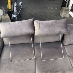 【コンテナ保管】3人掛けソファ 3人掛けベルベット調ローソファ ローソファ LOWYA 参考価格49,990円【送料に設置費込み】🚚自社配送時💳代引き可🚚(現金、クレジット、スマホ決済対応)の画像