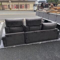 【コンテナ保管】3人掛けソファ 3人掛けベルベット調ローソファ ローソファ LOWYA 参考価格49,990円【送料に設置費込み】🚚自社配送時💳代引き可🚚(現金、クレジット、スマホ決済対応)の画像