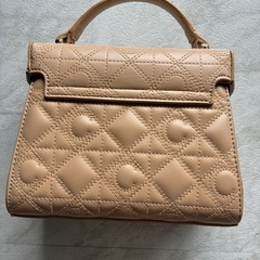 ベージュ　バックの画像