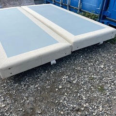 ベッドフレーム　クイーンの画像