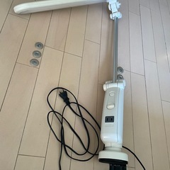 杉工場アルダー材の学習机・上棚とデスクライトの画像