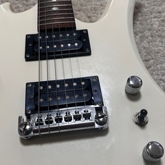 B.C.Rich モッキンバード　エレキギター　白　ケース付きの画像