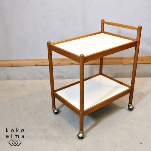 アンティーク調のキッチンワゴンです。シンプルでレトロなデザインのティーカートはダイニングのアクセントに。リビングなどのサイドテーブルなどにもオススメのトロリーワゴンです。