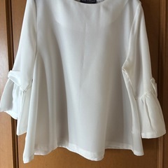 白　ブラウスの画像