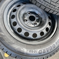 スタッドレスタイヤとホイールセットの画像