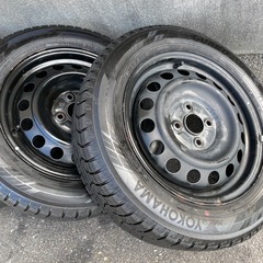 スタッドレスタイヤとホイールセットの画像