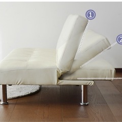 白いソファーベッドの画像