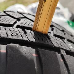 溝あり 225/60R17 スタッドレスタイヤホイールセット　ホイール17×7JJ、オフセット48、PCD マルチの画像