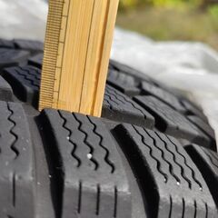 溝あり 225/60R17 スタッドレスタイヤホイールセット　ホイール17×7JJ、オフセット48、PCD マルチの画像