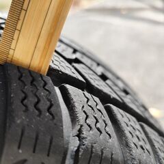 溝あり 225/60R17 スタッドレスタイヤホイールセット　ホイール17×7JJ、オフセット48、PCD マルチの画像