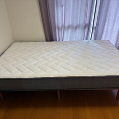 ベッド　セミダブル　ベッドフレーム　ほぼ新品　無料　北欧風の画像