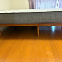 ベッド　セミダブル　ベッドフレーム　ほぼ新品　無料　北欧風の画像