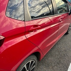 フィット ハイブリッド 4WD 赤 車検 令和9年7月30日までの画像