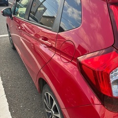 フィット ハイブリッド 4WD 赤 車検 令和9年7月30日までの画像