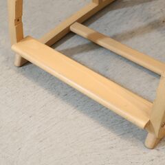 karimoku(カリモク)のデスクチェアー/XT2401Iです。座面と足のせ板は高さ調整が可能なので、お子様の学習椅子やダイニングのキッズチェアーとして入学前から末永くお使い頂けます♪の画像