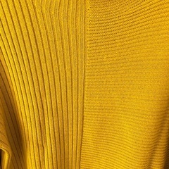 【M】ニット セーター 黄色 リブ編み ハイネック ドロップショルダー ゆったりの画像