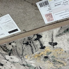 落ち着いた花柄模様のクラッシックラグの画像