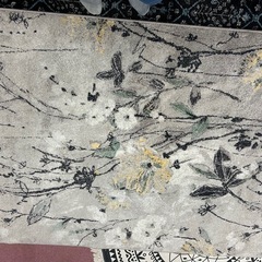 落ち着いた花柄模様のクラッシックラグの画像