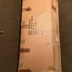 大型クリスマスツリーと飾りの画像