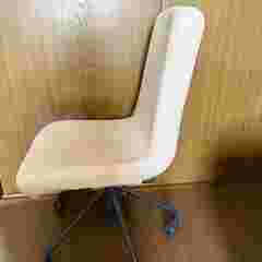 ◆無料でさしあげます！◆白い椅子・いす・イス◆美品／布製の画像