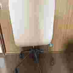 ◆無料でさしあげます！◆白い椅子・いす・イス◆美品／布製の画像