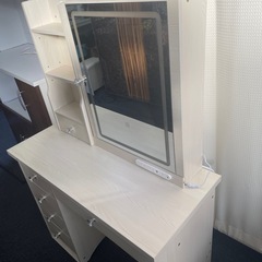 ドレッサー　椅子付き　LEDガラスの画像