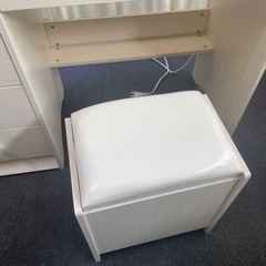 ドレッサー　椅子付き　LEDガラスの画像