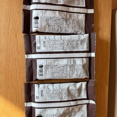 ドッグフードサンプル6種とペット用食器の画像