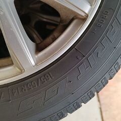 アルミホイール付きスタッドレスタイヤの画像