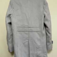 グレーのレディースコートの画像