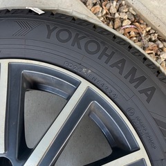 スタッドレスタイヤ、アルミホイール　205/60 R16　　ヨコハマ　iceGUARD iG60 2024年42週せいぞ製造の画像
